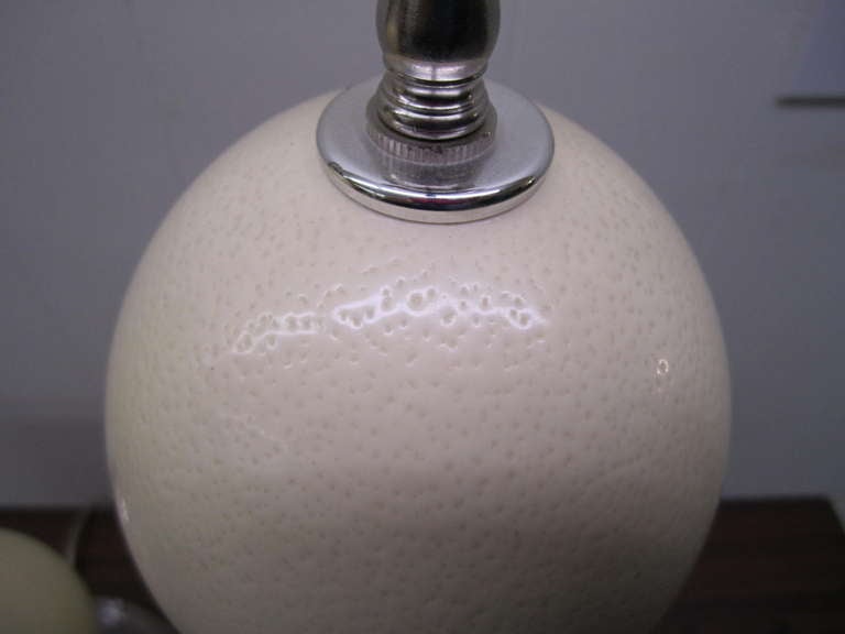Late 20th Century Magnificent Pair of Mid-century Modern Ostrich Egg and Lucite Lamps For Sale