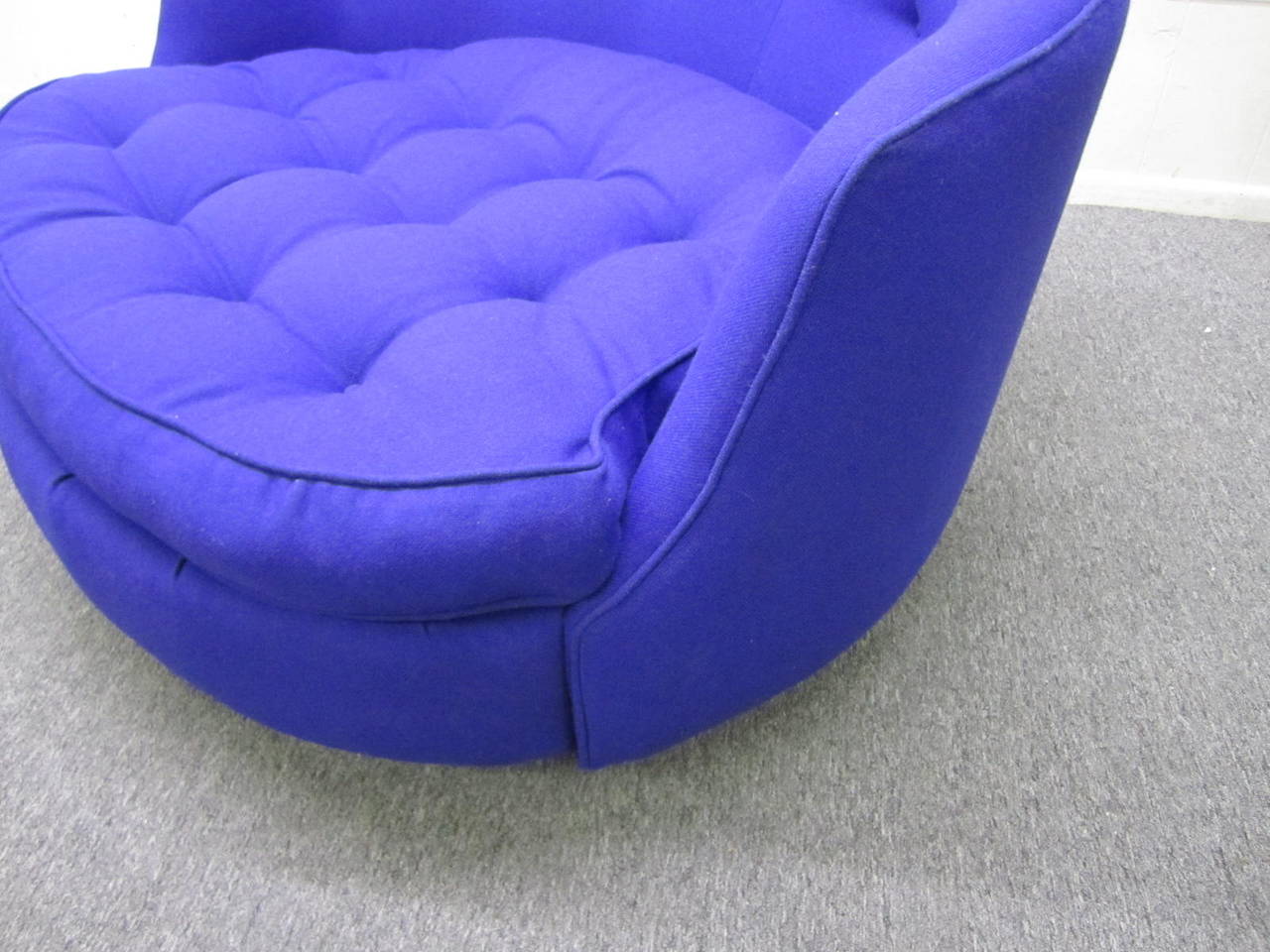 American Fabulous Oversized Round Circular Milo Baughman Swivel Lounge Chair