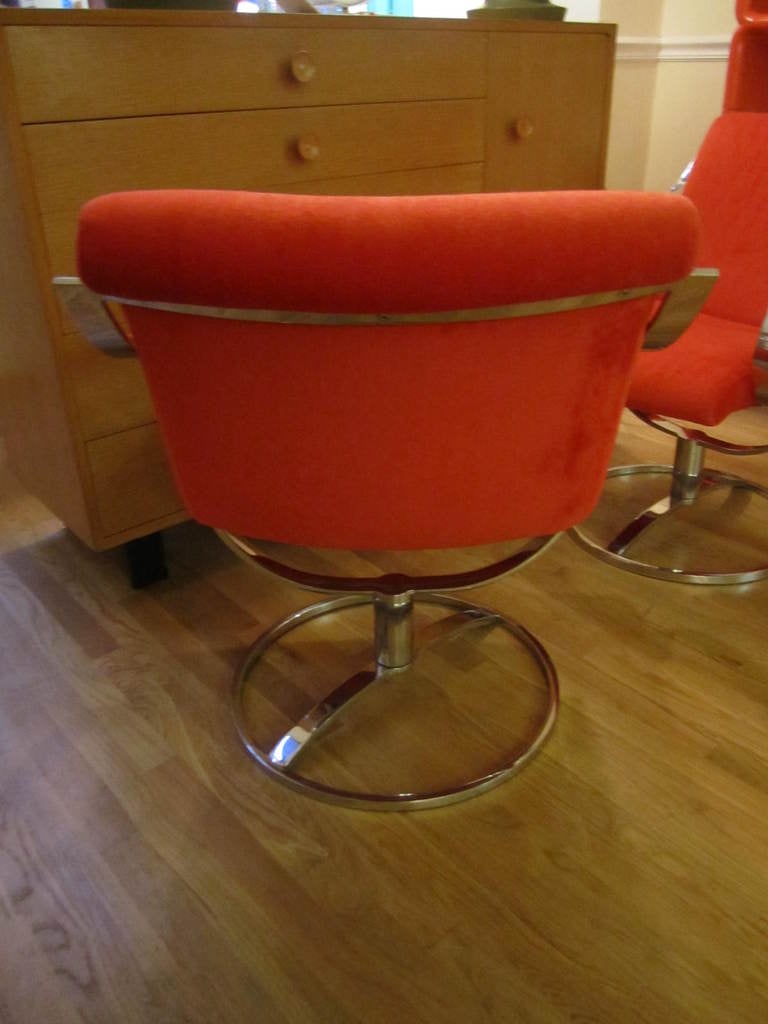 Mid-Century Modern Chrome Steelcase Swivel Lounge Chairs Mid-Century Orange Mohair For Sale