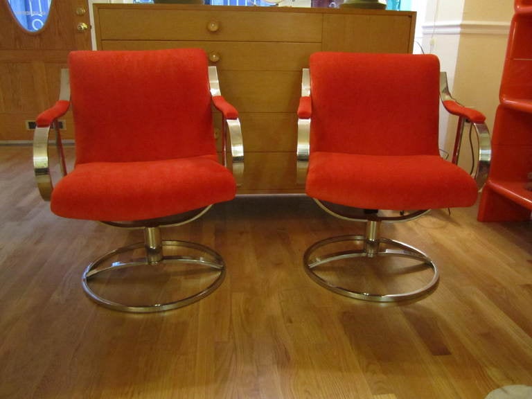 Late 20th Century Chrome Steelcase Swivel Lounge Chairs Mid-Century Orange Mohair For Sale