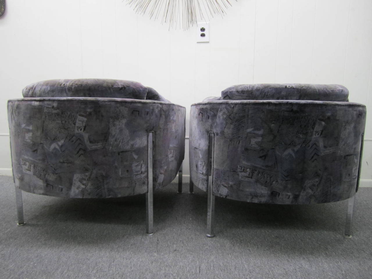 Rare Pair of Milo Baughman Barrel-Back Chrome Lounge Chairs, Mid-Century Modern In Good Condition In Pemberton, NJ