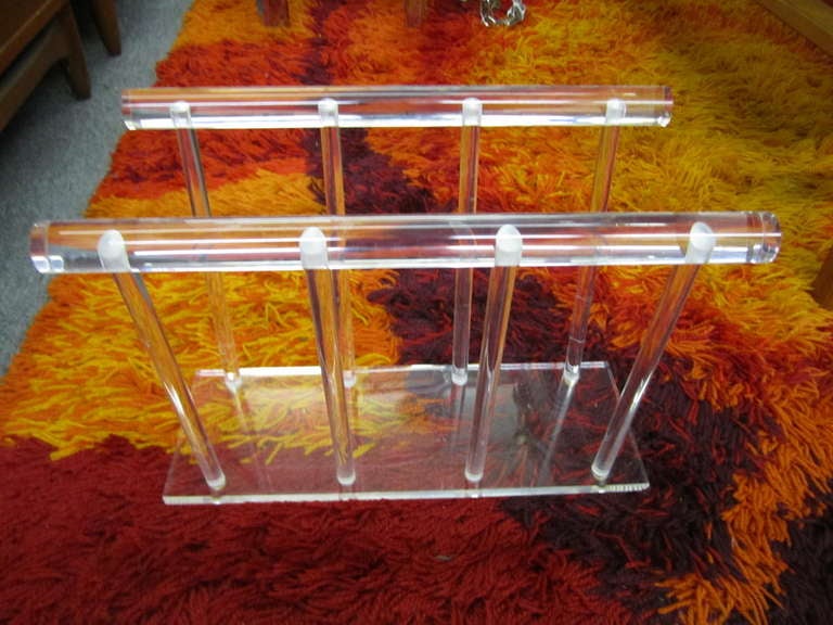 Lovely Dorothy Thorpe style lucite rod magazine rack.  Well crafted with clear lucite rods giving it a hollywood glam touch for any room.  I think every room in the house needs a gorgeous magazine rack even the loo.
