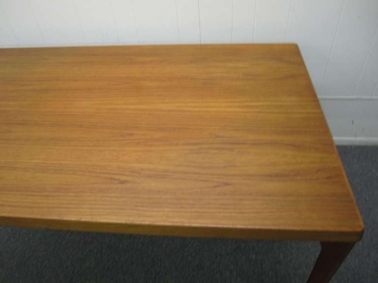 Mid-20th Century Gorgeous Danish Modern Teak Dining Table with 2 Hide-Away Leaves Midcentury For Sale