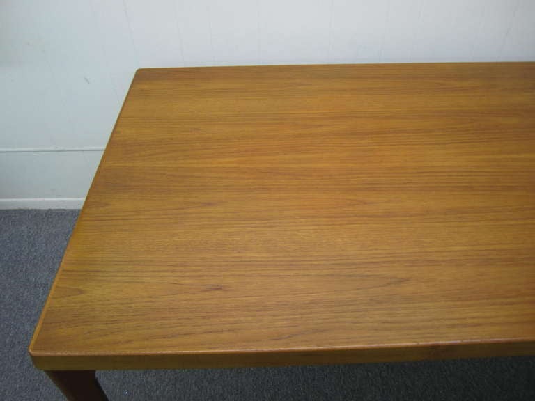 Gorgeous Danish Modern Teak Dining Table with 2 Hide-Away Leaves Midcentury In Good Condition For Sale In Pemberton, NJ