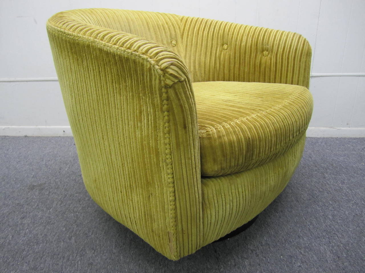 Mid-20th Century Wonderful Pair Milo Baughman style Swivel Barrel Back Tub Chairs Mid-century