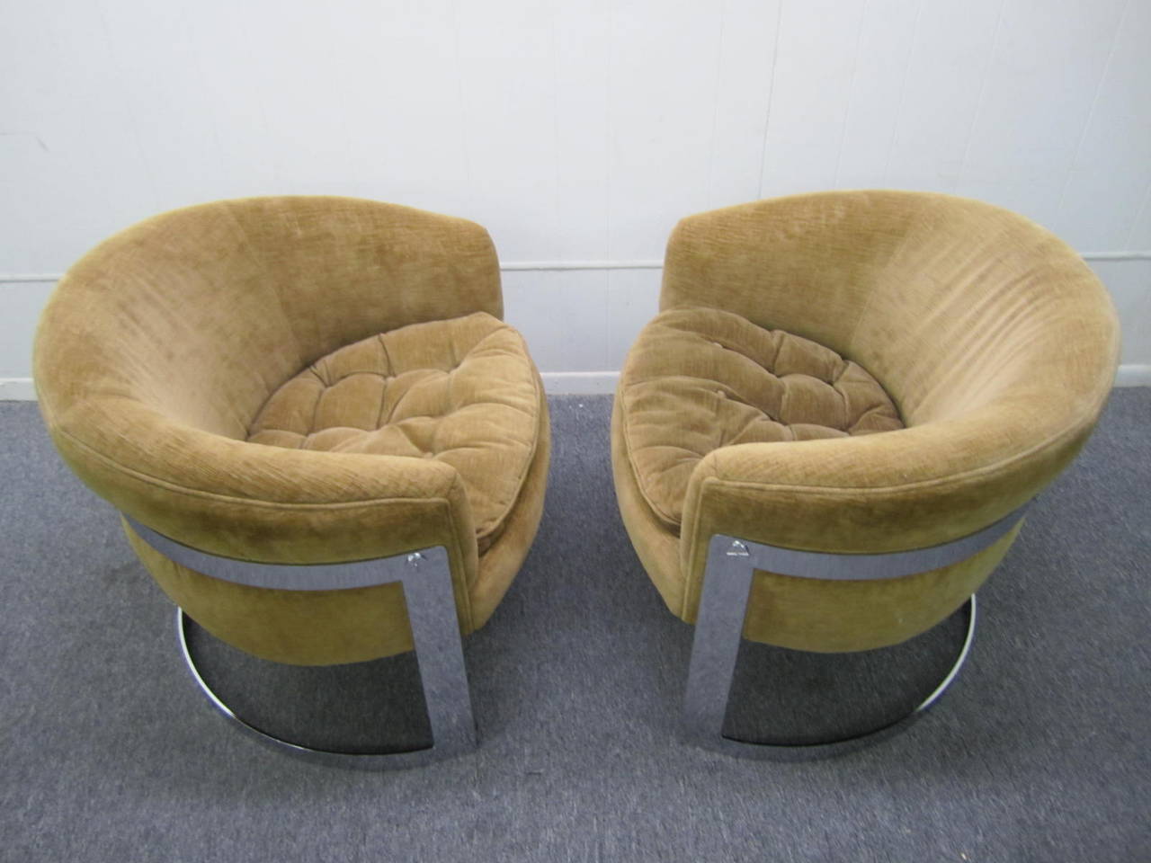 Pair of Barrel Back Chrome Lounge Chairs, Mid-Century Modern For Sale 3