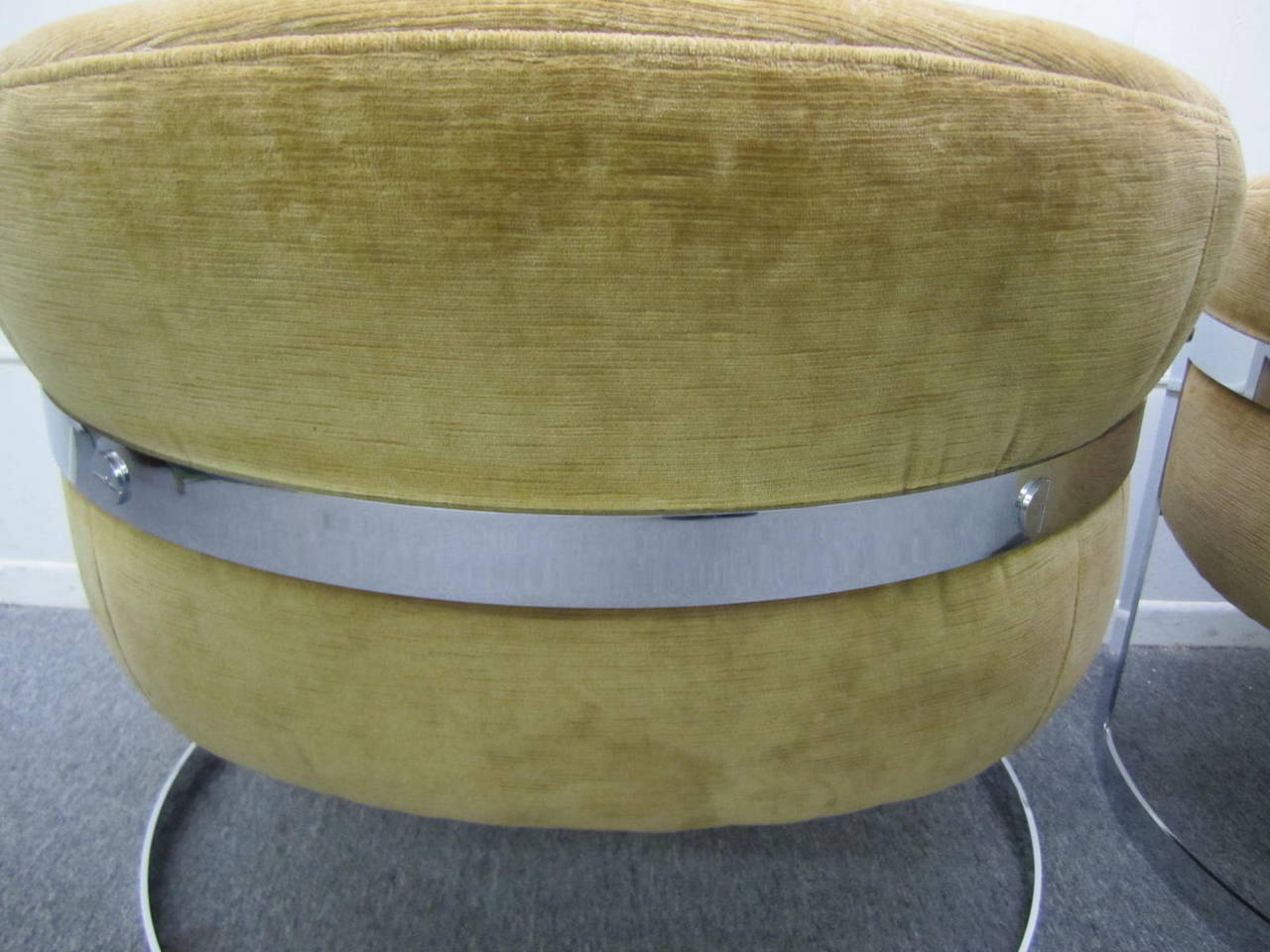Polished Pair of Barrel Back Chrome Lounge Chairs, Mid-Century Modern For Sale