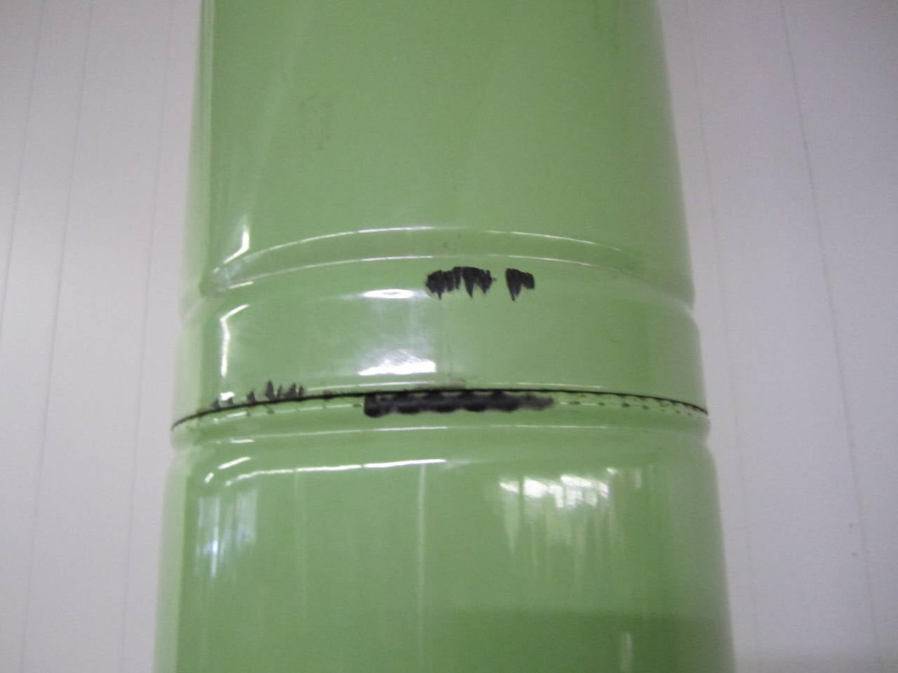Magnifique cheminée de style Malm en bois de cône rare vert citronnier en vente 2