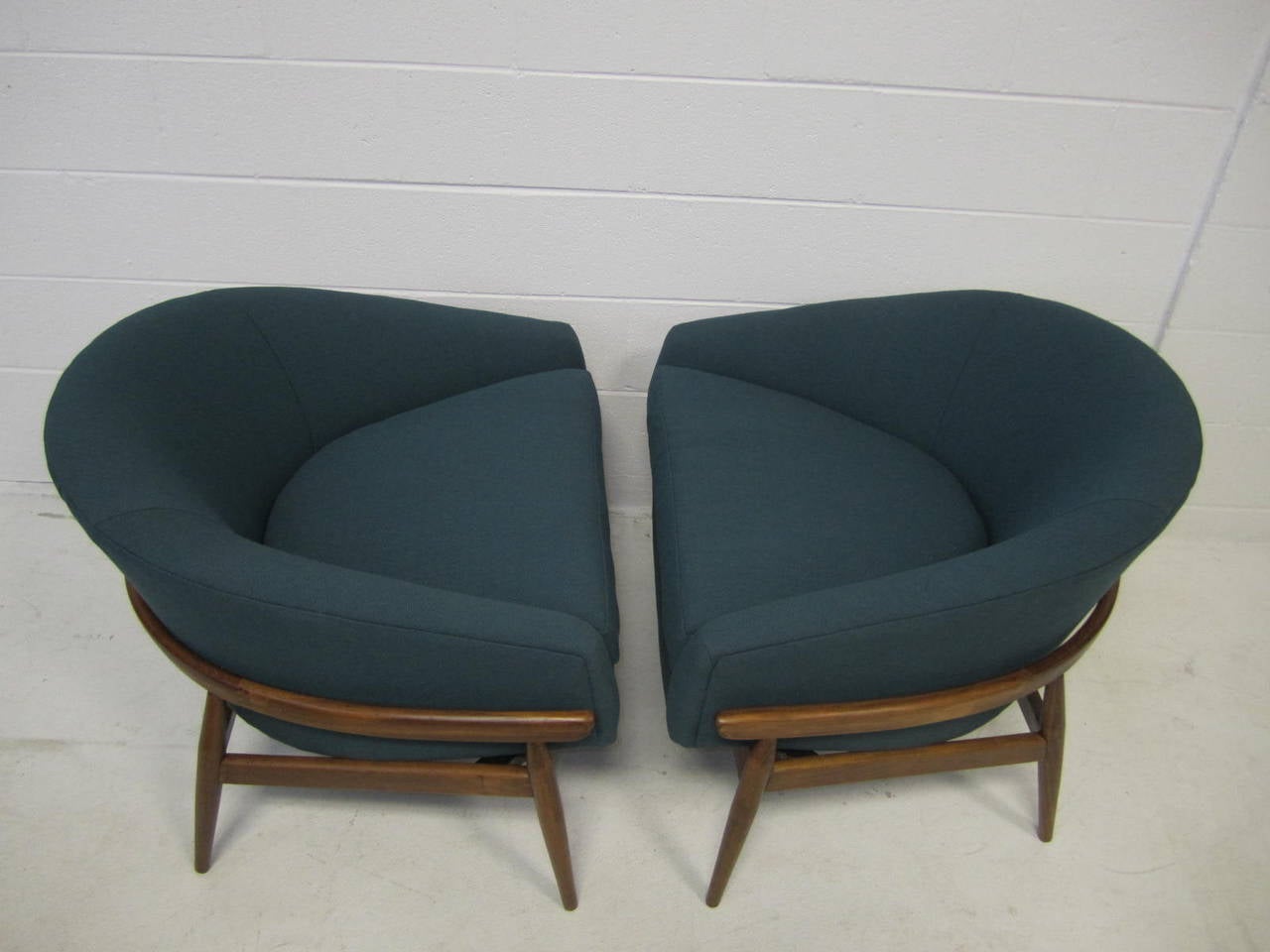 American Amazing Pair of Milo Baughman Wide Barrel Back Lounge Chairs Mid-Century Modern