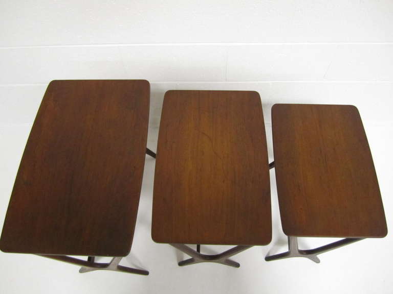 Set of Three Danish Modern Teak Nesting Tables Attributed to Johannes Andersen In Good Condition For Sale In Pemberton, NJ