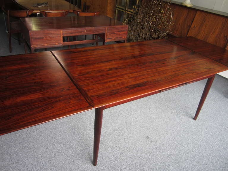 Amazing Danish Modern Rosewood Extension Table In Good Condition In Pemberton, NJ