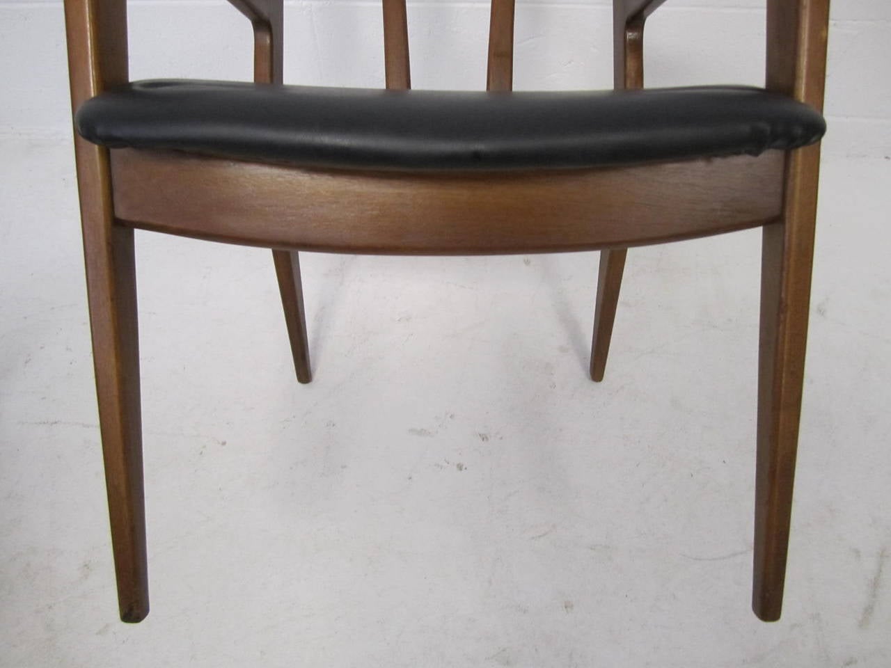 Handsome Set of Five John Stuart Walnut Dining Chairs Mid-Century Modern For Sale 1
