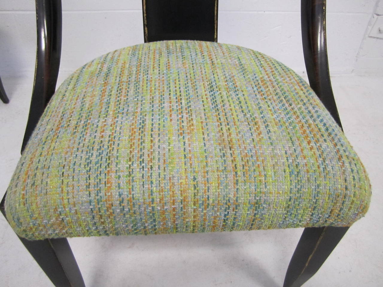Tissu d'ameublement Sensuelle paire de chaises d'appoint Swaim à dossier en forme de cuillère laqué:: moderne du milieu du siècle dernier en vente