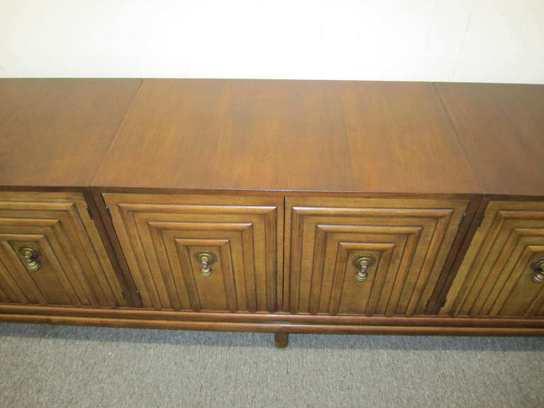 Stunning Renzo Rutili Long Low Credenza for Johnson Furniture Mid-Century Modern In Good Condition In Pemberton, NJ