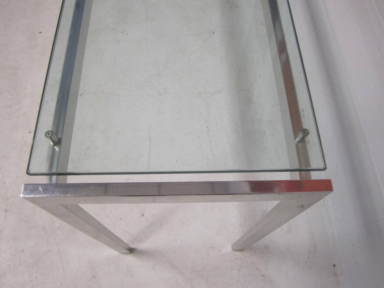 Mesa consola larga de aluminio pulido de los años 70, moderna de mediados de siglo Estadounidense en venta