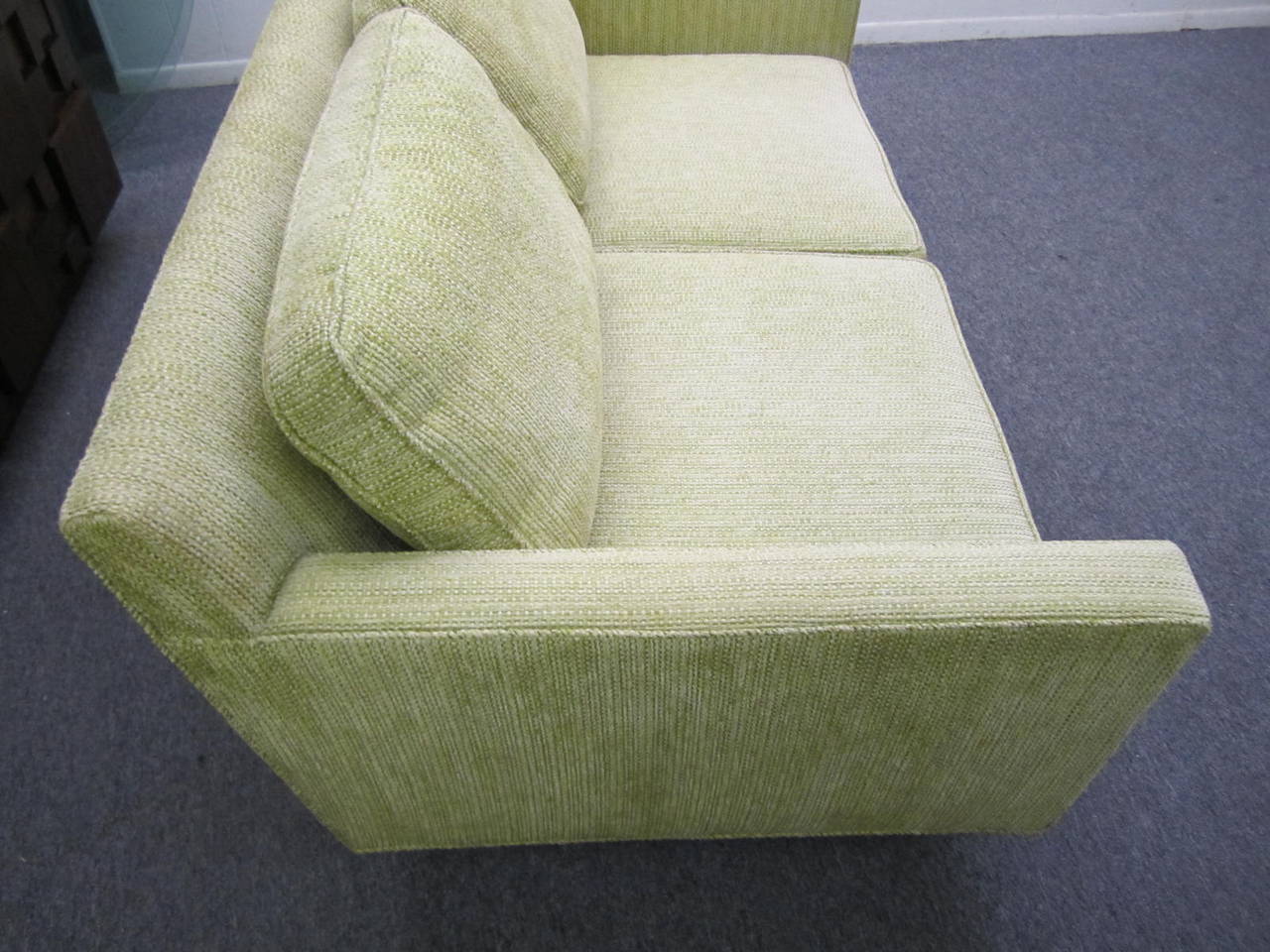 Mid-Century Modern Two-Seater Loveseat Sofa by Edward Wormley for Dunbar In Good Condition For Sale In Pemberton, NJ