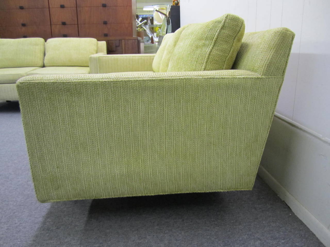 Stunning Signed Dunbar Three Seater Sofa Mid-Century Modern In Good Condition For Sale In Pemberton, NJ