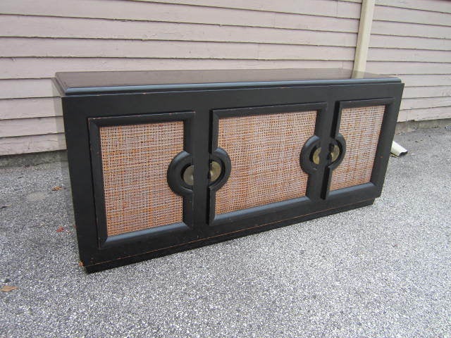 Lovely sideboard by Stewartstown Furniture Company in the style of Paul Laszlo. The maker was a Pennsylvania furniture manufacturer located in Stewartstown, near the furniture making center around Red Lion, PA. Center compartment has four drawers.