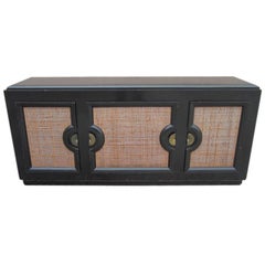 Credenza ebonizada estilo Paul Laszlo fabricada por Stewartstown Furniture Company