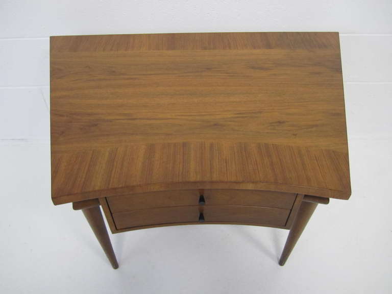 Veneer Lovely John Widdicomb Trapezoid Top Walnut End Table Mid-century Modern For Sale