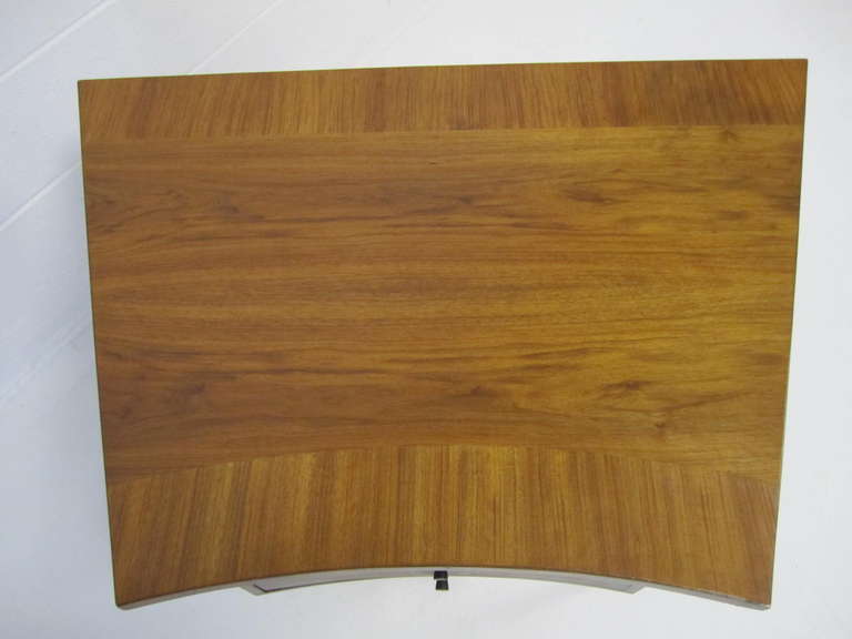 Mid-Century Modern Lovely John Widdicomb Trapezoid Top Walnut End Table Mid-century Modern For Sale