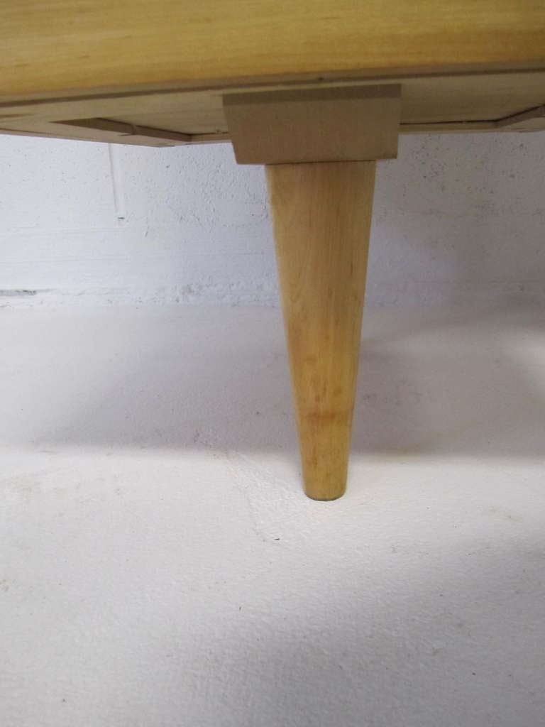 Mid-20th Century Gorgeous Paul Mccobb Single Pedestal Maple Desk