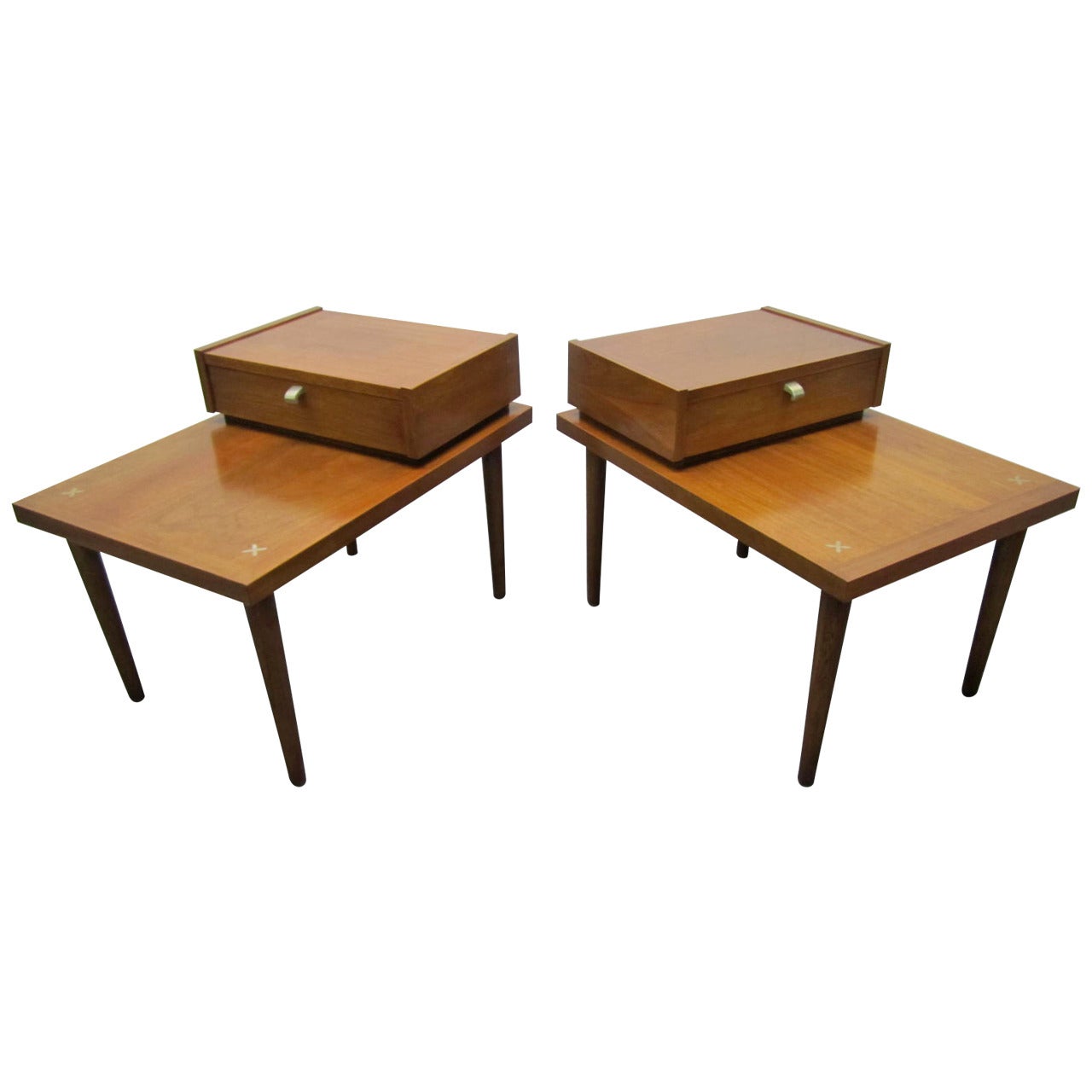 Handsome Pair of American of Martinsville, Mid-Century Modern End Tables For Sale