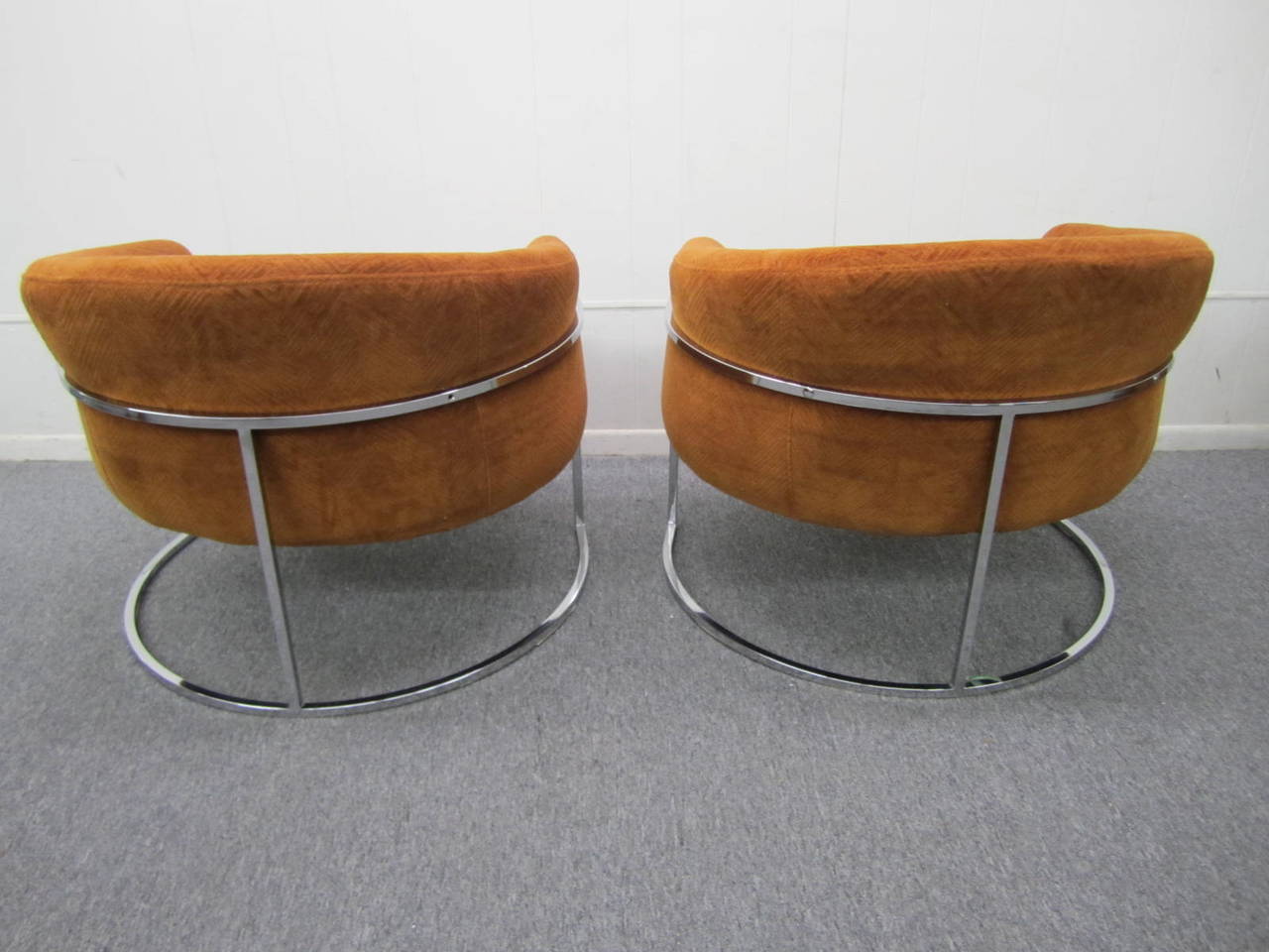 Mid-20th Century Pair of Milo Baughman Chrome Frame Barrel Back Chairs, Mid-Century Modern
