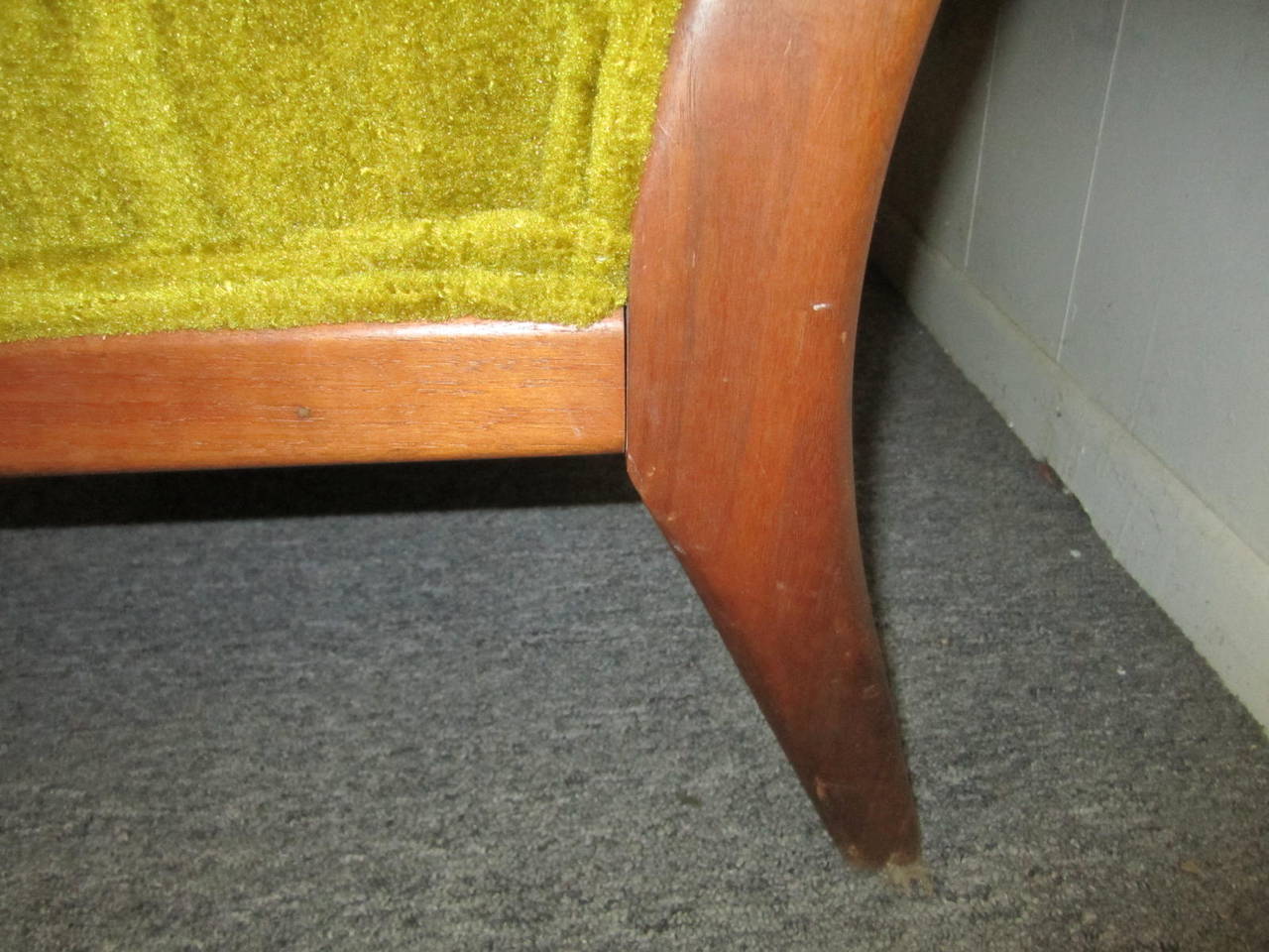 T.H. Robsjohn Gibbings Style Walnut Framed Sofa Mid-Century Modern In Good Condition In Pemberton, NJ