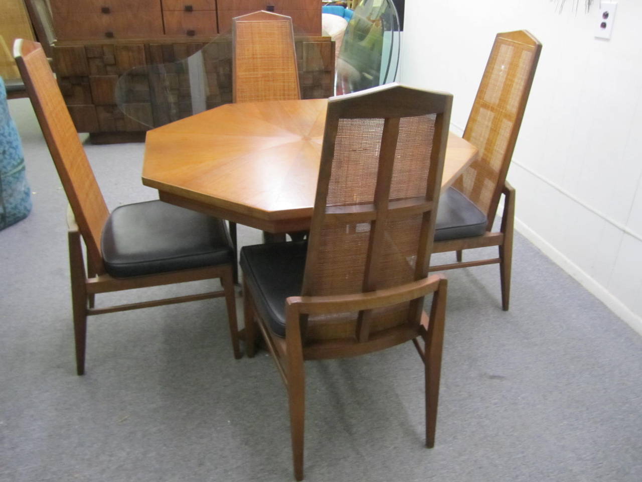 Probber Style Walnut Octagon Extension Table with Three Leaves 4