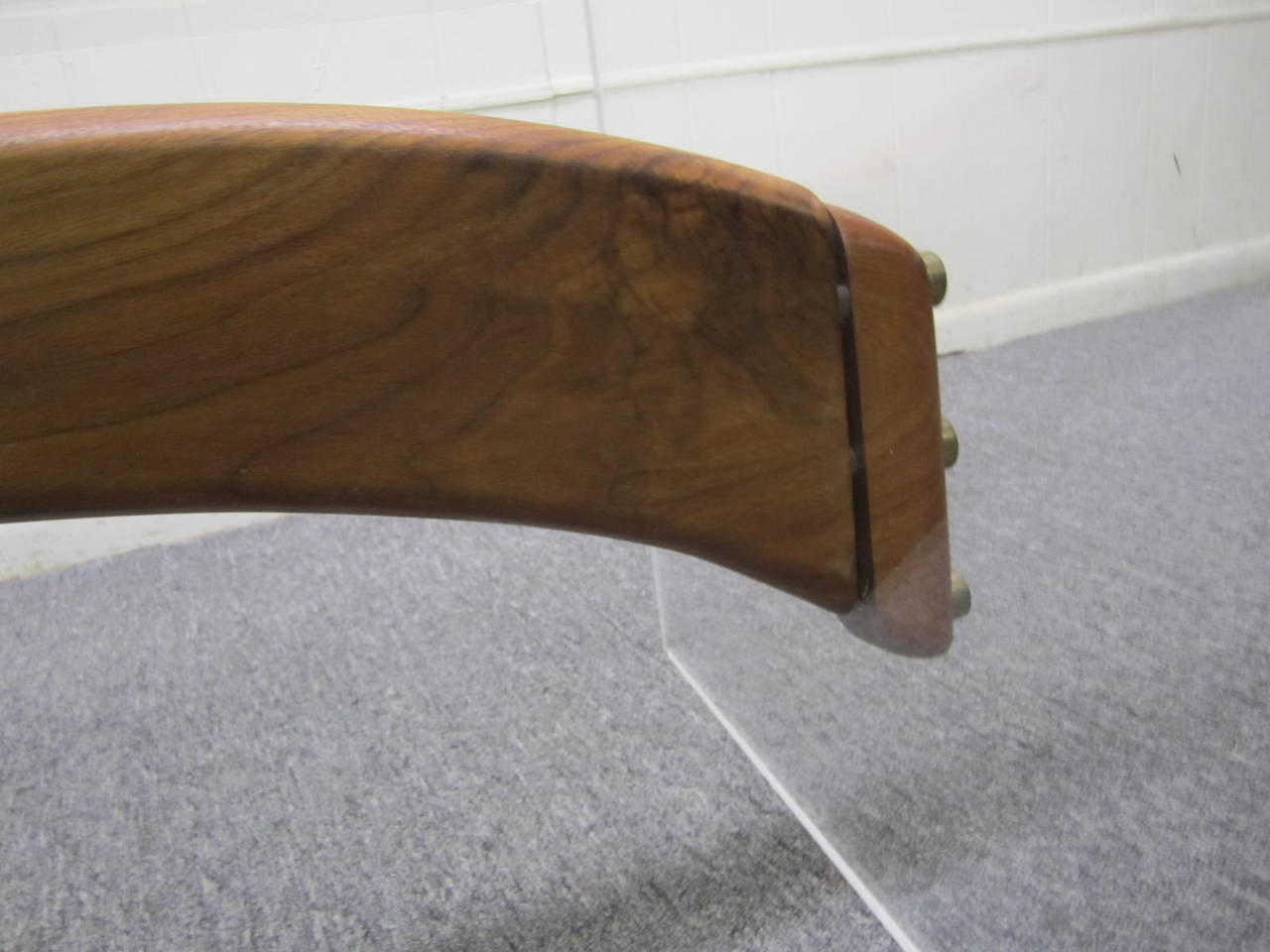 Mid-Century Modern Biomorphic Walnut Coffee Cocktail Table  In Excellent Condition For Sale In Pemberton, NJ