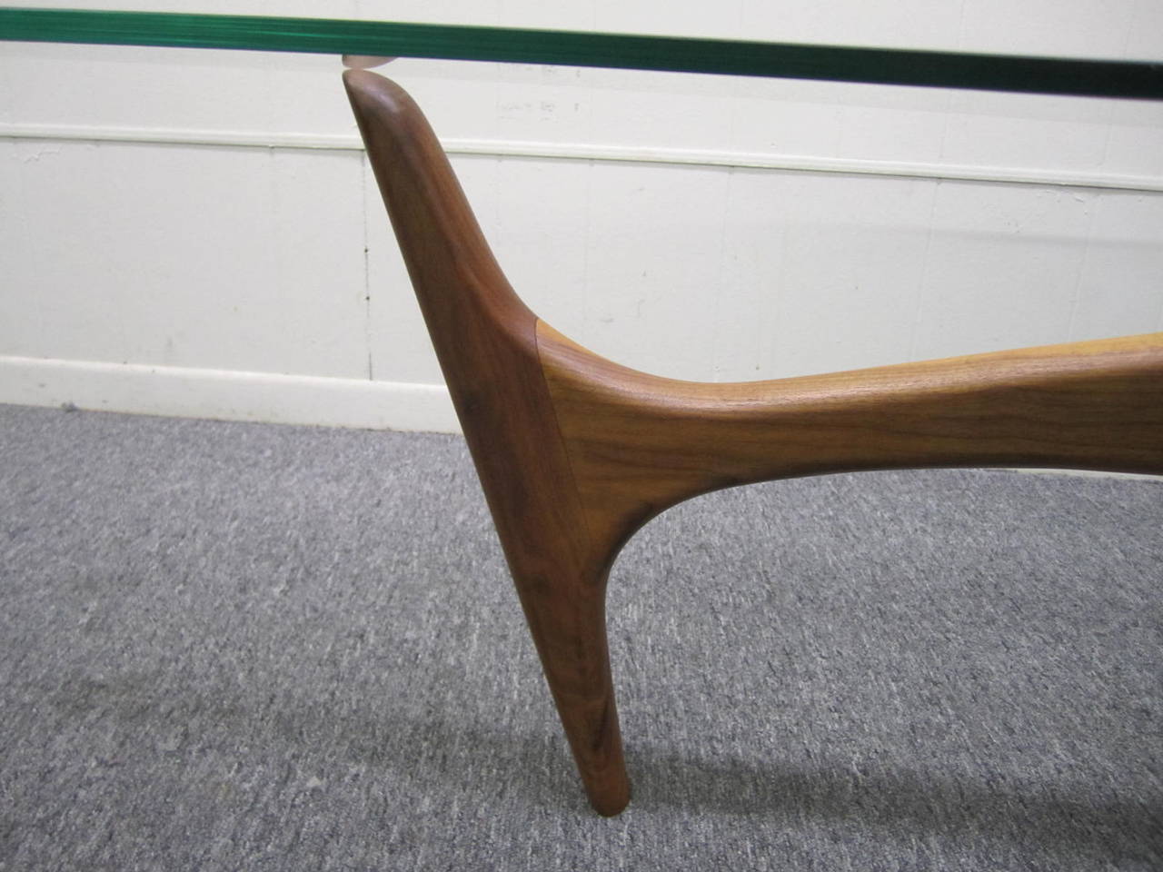 Mid-Century Modern Biomorphic Walnut Coffee Cocktail Table  For Sale 1