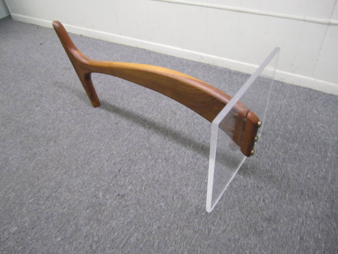 Table basse cocktail biomorphique en noyer, moderne du milieu du siècle dernier en vente 2