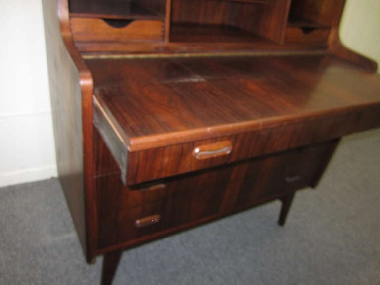 Danish Modern Rosewood Pull Out Desk Signed In Good Condition In Pemberton, NJ