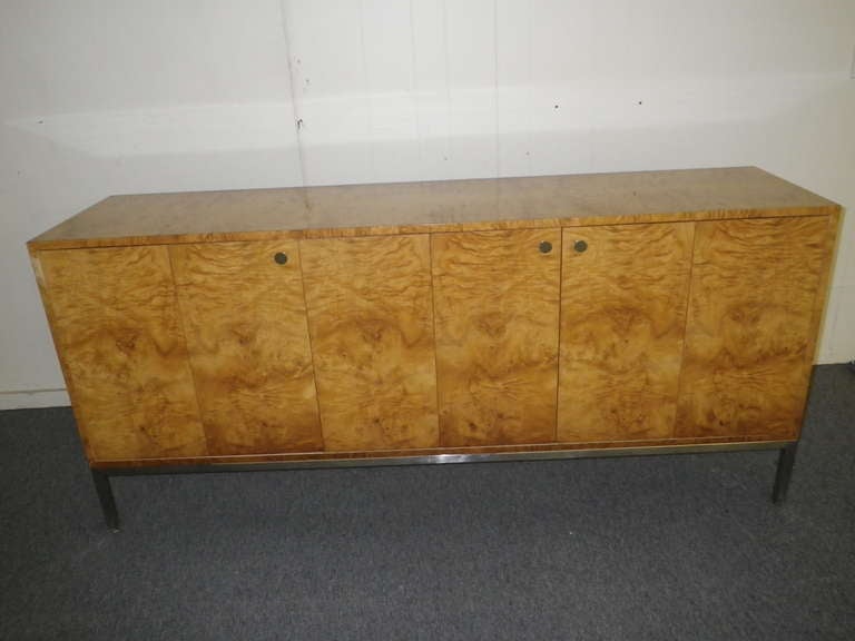 Milo Baughman Pace Sammlung Licht Noppenholz Credenza Mitte des Jahrhunderts