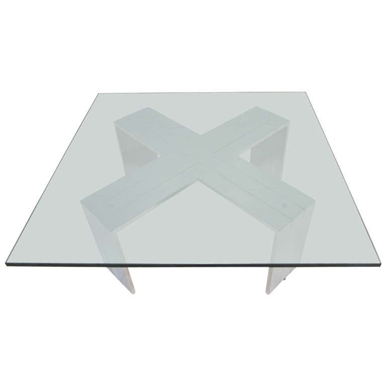 Excellente table basse surdimensionnée à base X en chrome lourd par Milo Baughman . Cette fabuleuse table basse a été achetée dans une demeure de Long Island chargée de toutes les pièces de Milo Baughman. Vous aimerez la taille de la base avec le