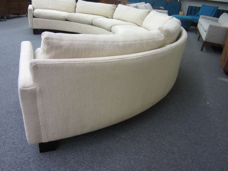 Gorgeous Pair of Circular Milo Baughman Sectional Sofas Mid-century Modern In Good Condition In Pemberton, NJ