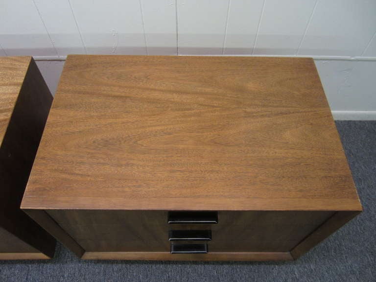 American Pair Mid-century Modern Low Profile Night Stands Plinth Base