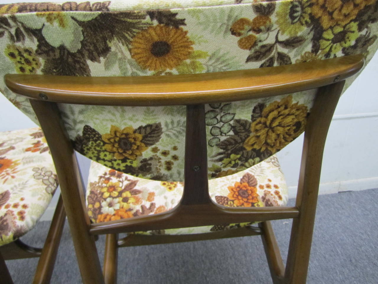 American Excellent Set of Six Dining Chairs, Mid-Century Modern