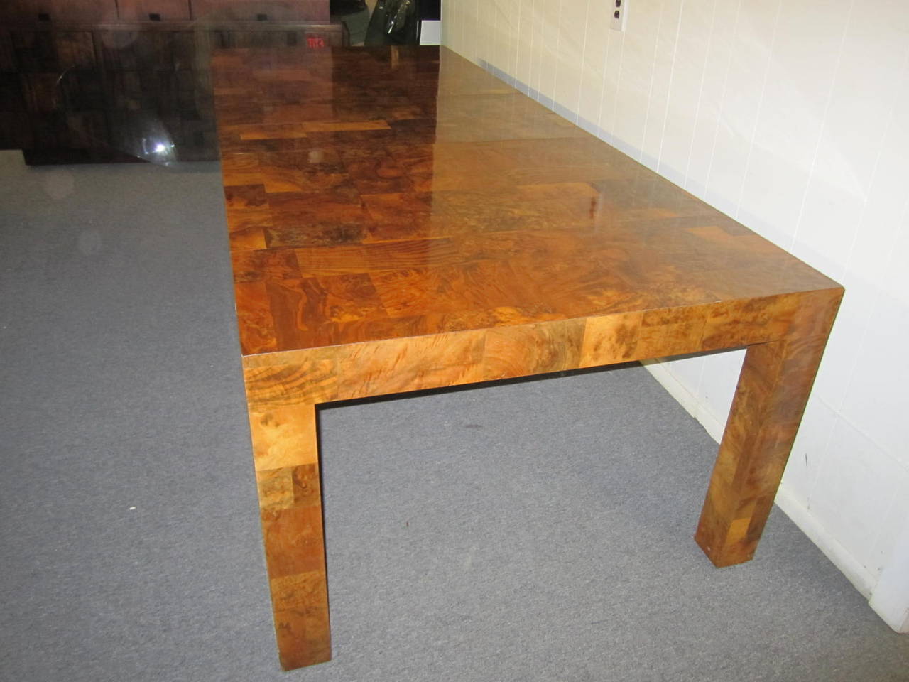 Signed Paul Evans Burl Walnut Extending Dining Table, USA, circa 1970 In Good Condition In Pemberton, NJ