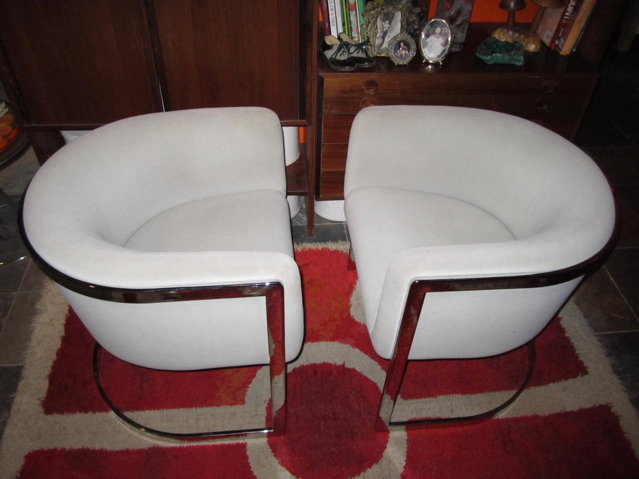 American Sleek Pair of Milo Baughman Style Chrome Barrel Back Tub Chairs