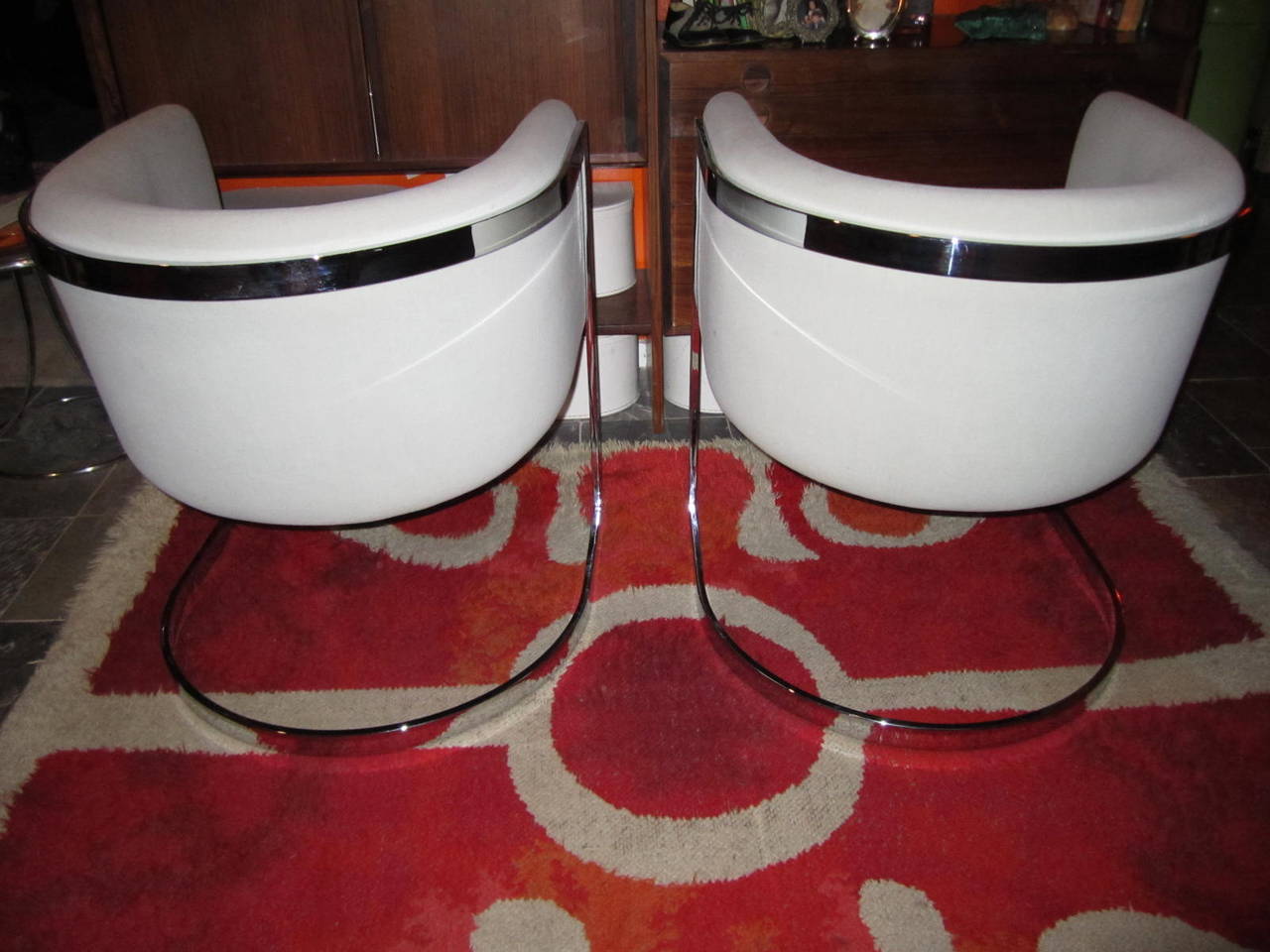 Mid-Century Modern Sleek Pair of Milo Baughman Style Chrome Barrel Back Tub Chairs