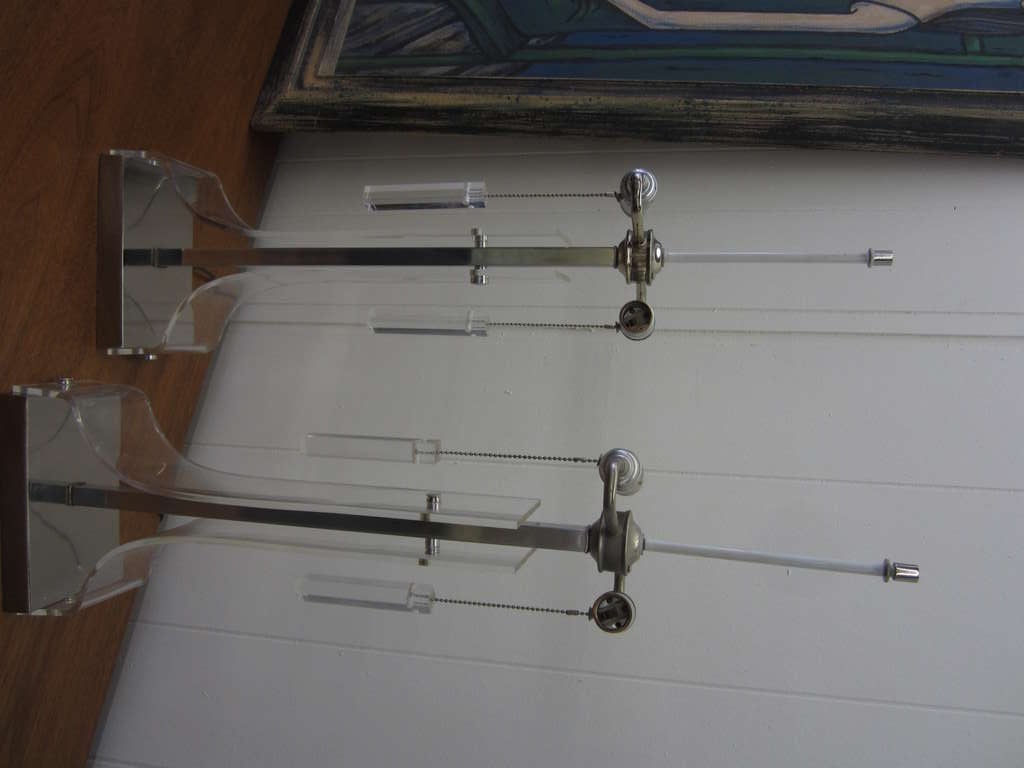 Mid-Century Modern Pair Of Lucite And Chrome Laurel Lamps Mid-century Regency Modern For Sale