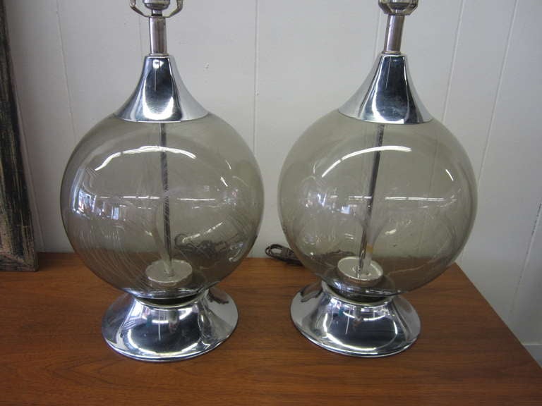 Américain Paire de Sexy Paire de Globes Optic en Fibre Chromée des Années 1970  Lampes Mid-century Modern (moderne)  en vente