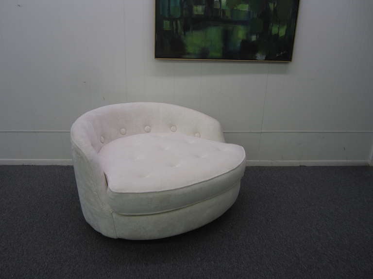 Mid-Century Modern Milo Baughman Thayer Coggin Round Swivel Lounge Chair Mid-Century 
