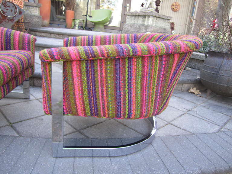 Mid-Century Modern Milo Baughman Style Chrome Flatbar Barrel-Back Lounge Chair, Mid-Century For Sale