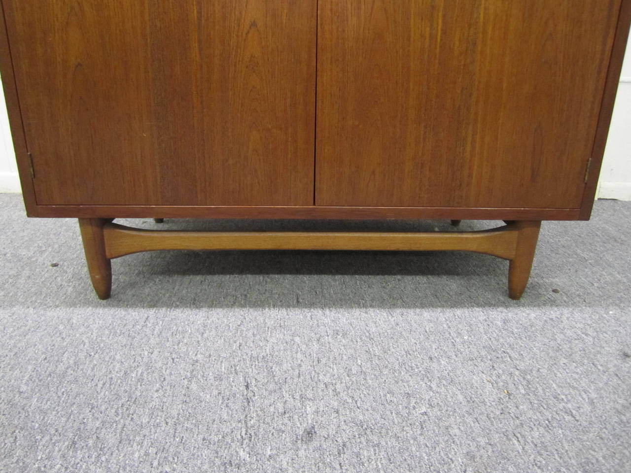 Rare Lane Acclaim Cabinet Caned Hutch, Mid-Century Modern In Good Condition In Pemberton, NJ