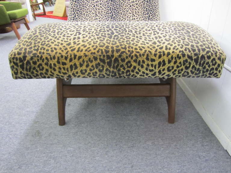 Sleek Adrian Pearsall Wave Chaise Lounge Chair Mid-Century Danish Modern In Good Condition In Pemberton, NJ