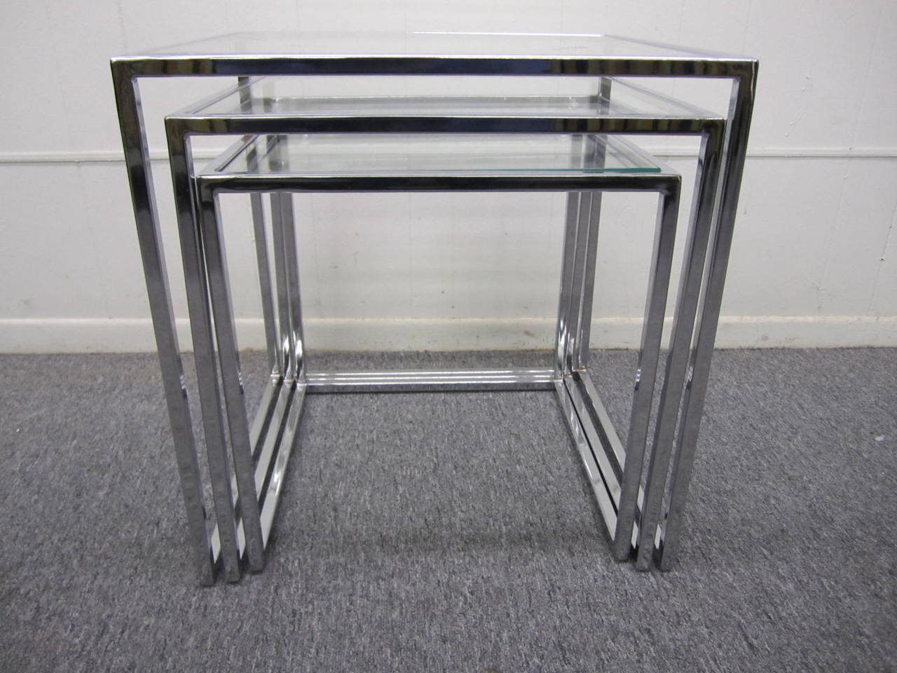 Américain Fantastique ensemble de tables gigognes chromées de Milo Baughman, mi-siècle moderne en vente