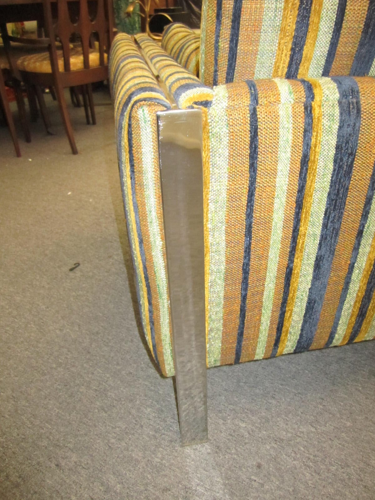 Excellent Milo Baughman Style Chrome Leg Sofa, Mid-Century Modern In Good Condition In Pemberton, NJ